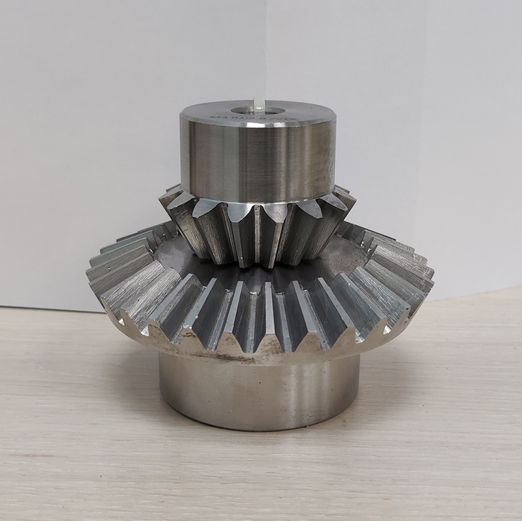 Коническая пара прямозубая (B) C28B450, передат. число=1:3, M=2, Z=15/45, EMT | ЕМТ